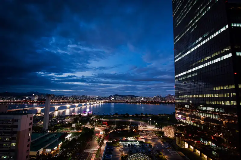 The Han River feels like both a destination and a real part of the city