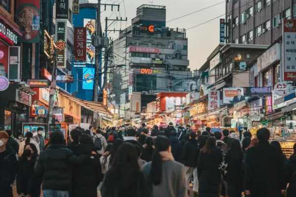 Why Koreans and Tourists Choose Different Places